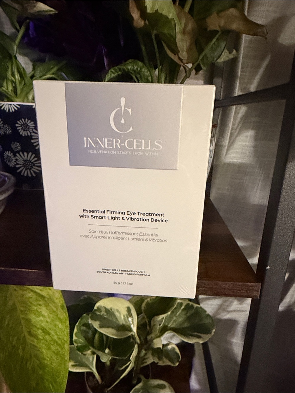 Inner Cells Essential Firming Eye Treatment with smart light & vibration device